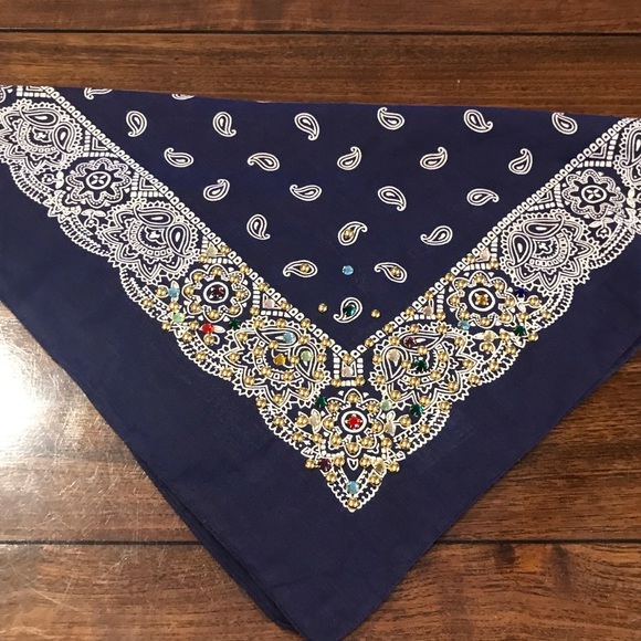 SAKS FIFTH AVENUE BEJEWELED SCARF - Picture 12 of 15